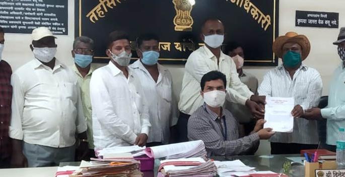 Give the license of that shop to Sainik Foundation | त्या दुकानाचा परवाना सैनिक फौंडेशनला द्या Give the license of that shop to Sainik Foundation | त्या दुकानाचा परवाना सैनिक फौंडेशनला द्या