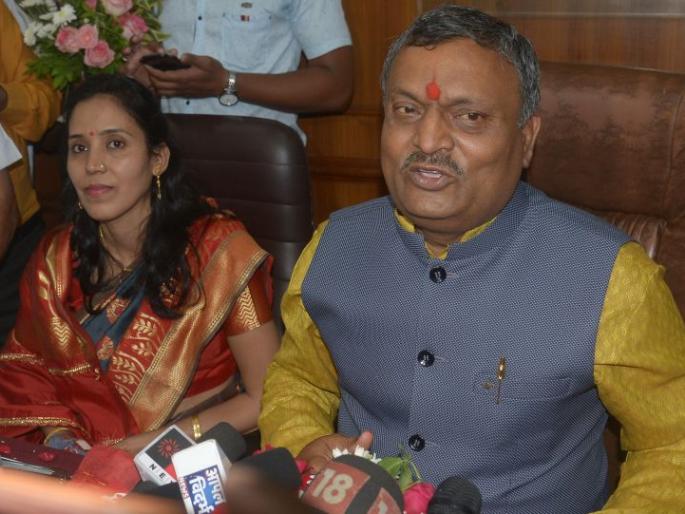 Municipal Corporation: Mayor Tiwari and Deputy Mayor Dhawade took charge | मनपा : महापौर तिवारी व उपमहापौर धावडे यांनी पदभार स्वीकारला Municipal Corporation: Mayor Tiwari and Deputy Mayor Dhawade took charge | मनपा : महापौर तिवारी व उपमहापौर धावडे यांनी पदभार स्वीकारला