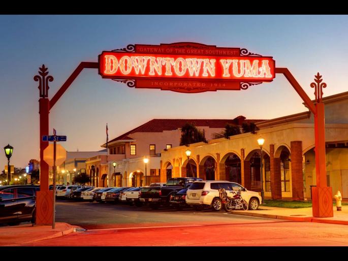 Sunniest city on earth yuma Arizona USA, people stay inside house in day | जगातील एक असं शहर जिथे दिवसा घरात लपून बसतात लोक, कारण... Sunniest city on earth yuma Arizona USA, people stay inside house in day | जगातील एक असं शहर जिथे दिवसा घरात लपून बसतात लोक, कारण...