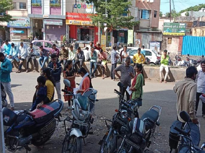 Technical failure in the server Took the Talathi exam paper one and a half hours late | 'सर्व्हर'मध्ये तांत्रिक बिघाड! दीड तास उशिराने घेतला तलाठी परीक्षेचा पेपर Technical failure in the server Took the Talathi exam paper one and a half hours late | 'सर्व्हर'मध्ये तांत्रिक बिघाड! दीड तास उशिराने घेतला तलाठी परीक्षेचा पेपर