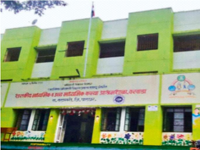 Misbehavior with students in Talasari's ashram school, parents complain to project officials | तलासरीच्या आश्रमशाळेत विद्यार्थिनींसाेबत गैरवर्तन, प्रकल्प अधिकाऱ्यांकडे पालकांची तक्रार Misbehavior with students in Talasari's ashram school, parents complain to project officials | तलासरीच्या आश्रमशाळेत विद्यार्थिनींसाेबत गैरवर्तन, प्रकल्प अधिकाऱ्यांकडे पालकांची तक्रार