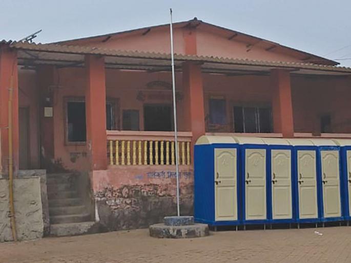 As the Talathi office is closed, the situation of the citizens | तलाठी कार्यालय बंद असल्याने नागरिकांचे हाल As the Talathi office is closed, the situation of the citizens | तलाठी कार्यालय बंद असल्याने नागरिकांचे हाल