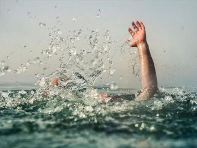 Elderly man attempts suicide due to child abuse in Satara | मुलाच्या त्रासाला कंटाळून वृद्धाचा आत्महत्येचा प्रयत्न, सतर्क नागरिकांनी वाचविले प्राण; साताऱ्यातील घटना Elderly man attempts suicide due to child abuse in Satara | मुलाच्या त्रासाला कंटाळून वृद्धाचा आत्महत्येचा प्रयत्न, सतर्क नागरिकांनी वाचविले प्राण; साताऱ्यातील घटना