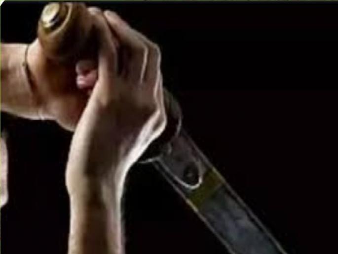 one was stabbed with a sword on suspicion of having an affair In Sangli | सांगलीत प्रेमसंबंधाच्या संशयावरुन एकावर तलवारीने वार one was stabbed with a sword on suspicion of having an affair In Sangli | सांगलीत प्रेमसंबंधाच्या संशयावरुन एकावर तलवारीने वार