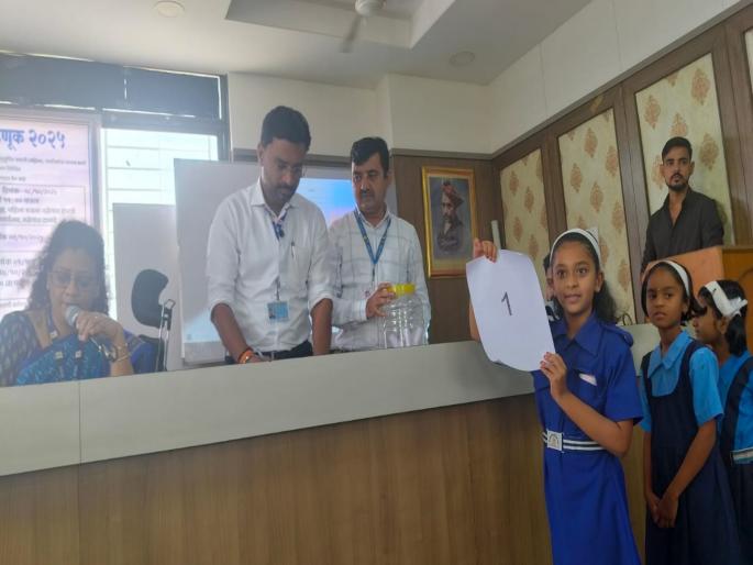 'Sometimes there is happiness and sometimes there is sorrow' in Talegaon Dabhade; Reservations for 28 municipal seats to be abandoned | तळेगाव दाभाडेमध्ये ‘कही खुशी कभी गम’; पालिकेच्या २८ जागांसाठी आरक्षण सोडत 'Sometimes there is happiness and sometimes there is sorrow' in Talegaon Dabhade; Reservations for 28 municipal seats to be abandoned | तळेगाव दाभाडेमध्ये ‘कही खुशी कभी गम’; पालिकेच्या २८ जागांसाठी आरक्षण सोडत