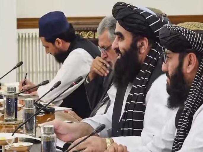 No entry for female journalists at Afghan Foreign Minister's press conference, anger over Taliban decree | अफगाणिस्तानच्या परराष्ट्रमंत्र्यांच्या पत्रकार परिषदेत महिला पत्रकारांना नो एंट्री, तालिबानी फर्मानविरोधात संताप No entry for female journalists at Afghan Foreign Minister's press conference, anger over Taliban decree | अफगाणिस्तानच्या परराष्ट्रमंत्र्यांच्या पत्रकार परिषदेत महिला पत्रकारांना नो एंट्री, तालिबानी फर्मानविरोधात संताप