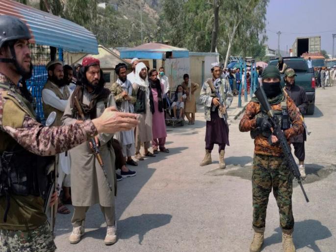 Taliban counterattack, fierce clash on Afghanistan-Pakistan border, capture of many posts, 5 Pakistani soldiers killed | तालिबानचा पलटवार, अफगाणिस्तान-पाकिस्तान बॉर्डरवर भीषण संघर्ष, अनेक पोस्टवर कब्जा, ५ पाकिस्तानी सैनिकांचा मृत्यू Taliban counterattack, fierce clash on Afghanistan-Pakistan border, capture of many posts, 5 Pakistani soldiers killed | तालिबानचा पलटवार, अफगाणिस्तान-पाकिस्तान बॉर्डरवर भीषण संघर्ष, अनेक पोस्टवर कब्जा, ५ पाकिस्तानी सैनिकांचा मृत्यू