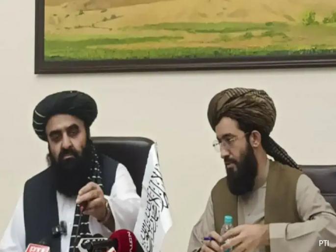 Meet women every day in the office Taliban reacts to no-entry for women journalists at press conference | तालिबानच्या पत्रकार परिषदेत महिलांना 'नो एन्ट्री'; टीका होताच म्हणाले, "रोज ऑफिसमध्ये..." Meet women every day in the office Taliban reacts to no-entry for women journalists at press conference | तालिबानच्या पत्रकार परिषदेत महिलांना 'नो एन्ट्री'; टीका होताच म्हणाले, "रोज ऑफिसमध्ये..."