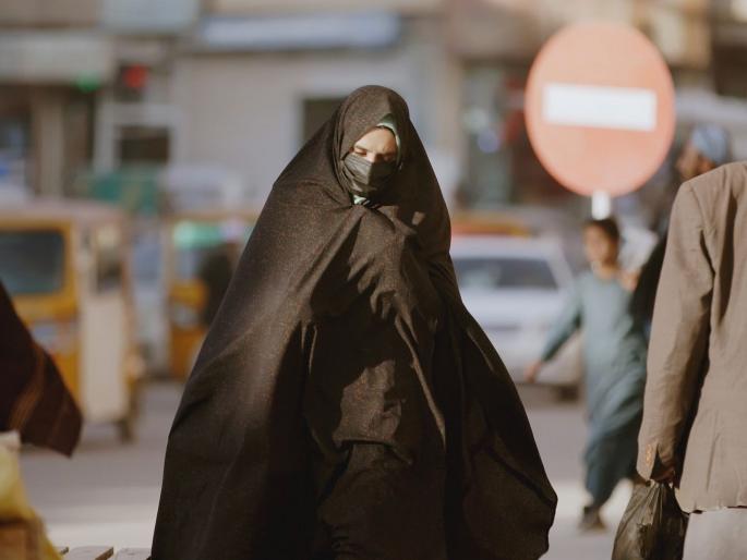 New Taliban laws that prohibit women from speaking or showing their faces outside their homes | भयंकर! तालिबानचा महिलांसाठी नवा कायदा; निर्बंध अन् शिक्षा ऐकून अंगावर काटा येईल New Taliban laws that prohibit women from speaking or showing their faces outside their homes | भयंकर! तालिबानचा महिलांसाठी नवा कायदा; निर्बंध अन् शिक्षा ऐकून अंगावर काटा येईल
