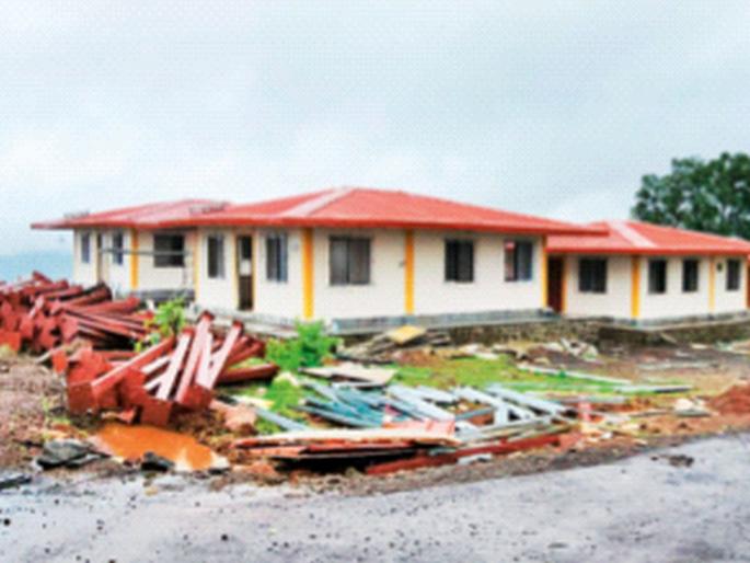 271 houses were to be built, but only 66 were built in two years; When will our government come to the door of the victims of Taliya? | बांधायची हाेती २७१ घरे, मात्र दाेन वर्षांत बांधली फक्त ६६; तळीयेच्या दरडग्रस्तांच्या दारी आपलं शासन येणार तरी कधी? 271 houses were to be built, but only 66 were built in two years; When will our government come to the door of the victims of Taliya? | बांधायची हाेती २७१ घरे, मात्र दाेन वर्षांत बांधली फक्त ६६; तळीयेच्या दरडग्रस्तांच्या दारी आपलं शासन येणार तरी कधी?