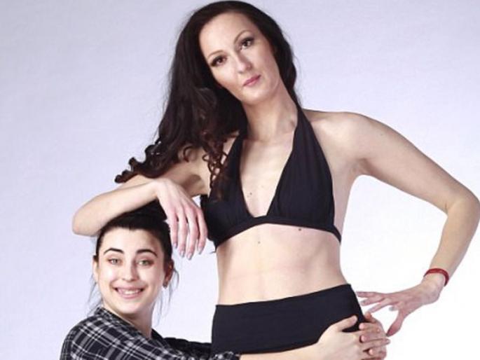 This girl has the tallest foot in the world | ही आहे जगातली सर्वांत लांब पाय असलेली तरुणी, उंची वाचून व्हाल थक्क! This girl has the tallest foot in the world | ही आहे जगातली सर्वांत लांब पाय असलेली तरुणी, उंची वाचून व्हाल थक्क!