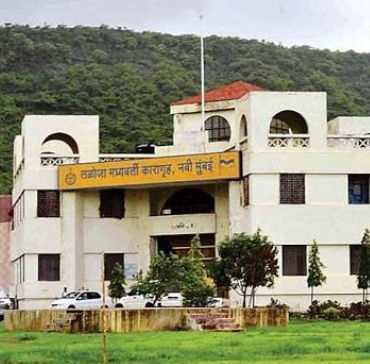 VIP Treatment for DHLF Wadhawan Brothers; It's different in prison | ‘डीएचएलएफ’ वाधवान बंधूंना व्हीआयपी वागणूक; कारागृहात थाटच वेगळा