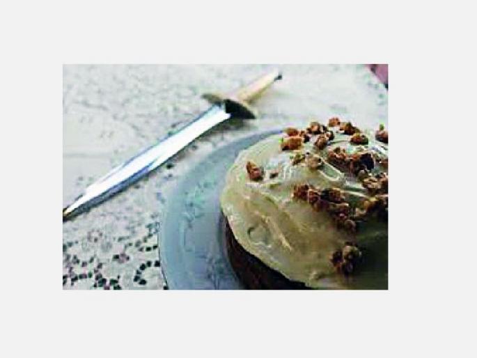 three people get police custody for celebrating birthday on road with swords | ‘भाई का बड्डे’वर डान्स; हवेत फिरविल्या तलवारी, तिघांना रात्र कोठडी three people get police custody for celebrating birthday on road with swords | ‘भाई का बड्डे’वर डान्स; हवेत फिरविल्या तलवारी, तिघांना रात्र कोठडी