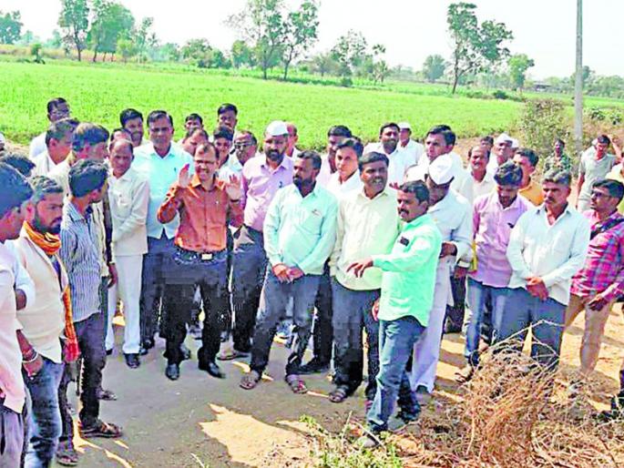 Inspection by Additional District Collectors of Tamaswadi village | तामसवाडी गावाची अपर जिल्हाधिकाऱ्यांकडून पाहणी