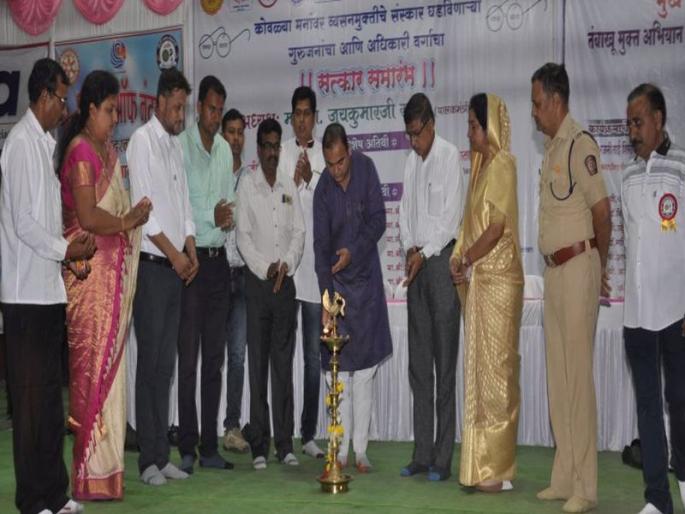 The pride of being a school of tobacco-free schools - Guardian Minister Raval | तंबाखुमुक्त शाळांचा जिल्हा झाल्याचा अभिमान- पालकमंत्री रावल The pride of being a school of tobacco-free schools - Guardian Minister Raval | तंबाखुमुक्त शाळांचा जिल्हा झाल्याचा अभिमान- पालकमंत्री रावल