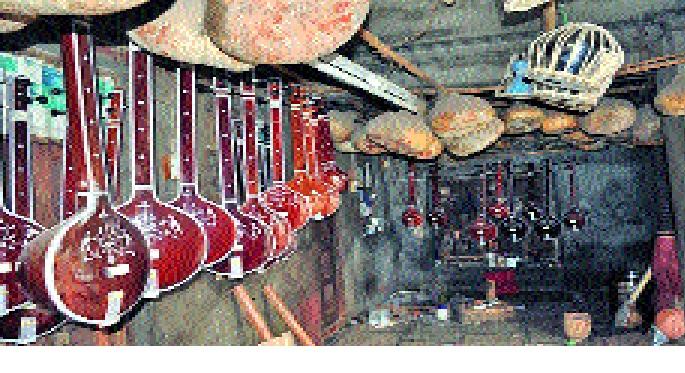 Rs. Three Crore Grant-Arrested Cluster Scheme for Vineyappa Artisans | तंतुवाद्य कारागीरांसाठी साडेतीन कोटी रुपयांचे अनुदान -मिरजेत क्लस्टर योजना