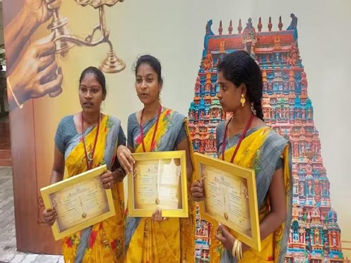 tamil nadu three women set to become temple priests, cm mk stalin says only possible in dravidian model | ३ महिला बनणार मंदिराच्या पुजारी; मुख्यमंत्र्यांकडून कौतुक, म्हणाले "हे फक्त द्रविड मॉडेलमध्येच शक्य" tamil nadu three women set to become temple priests, cm mk stalin says only possible in dravidian model | ३ महिला बनणार मंदिराच्या पुजारी; मुख्यमंत्र्यांकडून कौतुक, म्हणाले "हे फक्त द्रविड मॉडेलमध्येच शक्य"