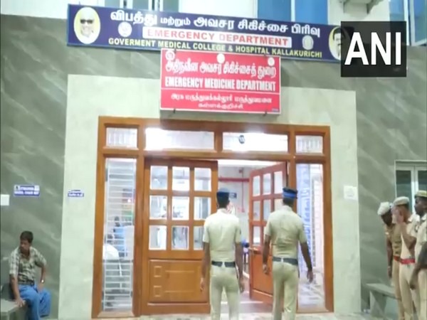 Tamil Nadu 25 dead, over 60 hospitalised in Kallakurichi after consuming illicit liqour | धक्कादायक! तामिळनाडूमध्ये विषारी दारूने घेतला २५ जणांचा बळी; 60 जणांवर उपचार सुरू Tamil Nadu 25 dead, over 60 hospitalised in Kallakurichi after consuming illicit liqour | धक्कादायक! तामिळनाडूमध्ये विषारी दारूने घेतला २५ जणांचा बळी; 60 जणांवर उपचार सुरू