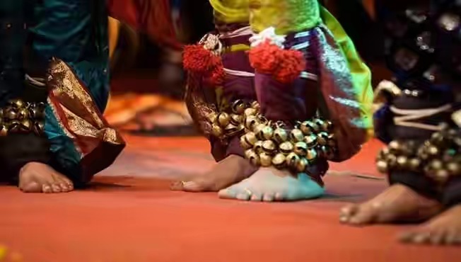 A time of starvation for spectacle artists | तमाशा कलावंतांवर उपासमारीची वेळ