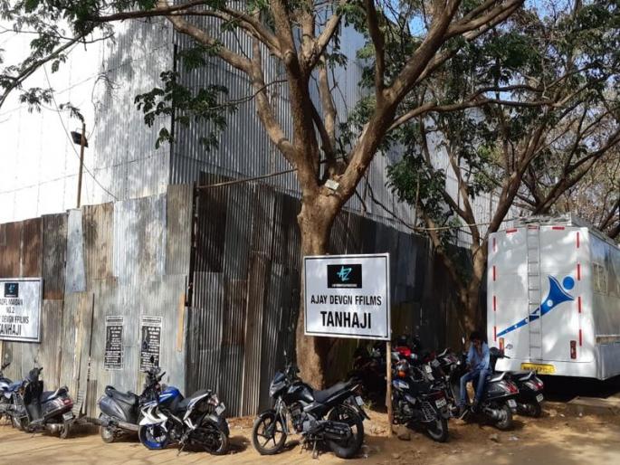 To shoot 'Tanaji' film, the film city's brink erupted and the trees were broken | 'तानाजी' चित्रपटाच्या शूटिंगसाठी फिल्मसिटीचा नाला बुजवला, झाडे तोडल्याचेही उघड To shoot 'Tanaji' film, the film city's brink erupted and the trees were broken | 'तानाजी' चित्रपटाच्या शूटिंगसाठी फिल्मसिटीचा नाला बुजवला, झाडे तोडल्याचेही उघड
