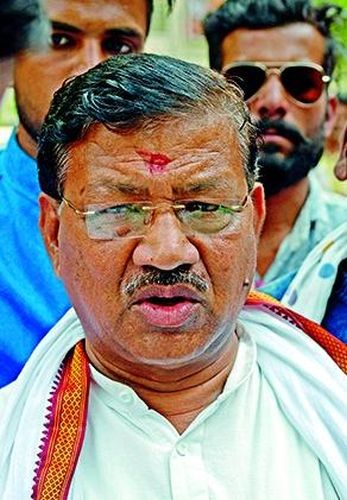 Congress councilors are not united in solving the problems of the people | लोकांच्या समस्या सोडविण्याठी एकजूट होत नाहीत काँग्रेस नगरसेवक Congress councilors are not united in solving the problems of the people | लोकांच्या समस्या सोडविण्याठी एकजूट होत नाहीत काँग्रेस नगरसेवक