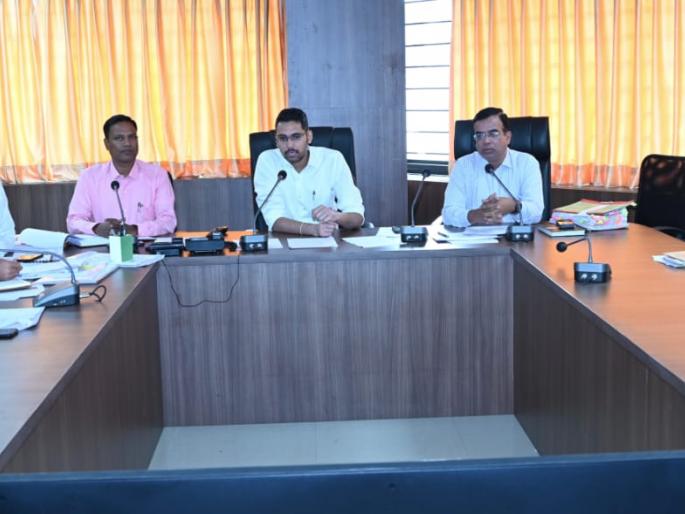 Solapur Scarcity like situation in 41 out of 141 villages in Malshiras taluka | सोलापूर : माळशिरस तालुक्यात १४१ पैकी ४१ गावात टंचाई सदृश्य स्थिती Solapur Scarcity like situation in 41 out of 141 villages in Malshiras taluka | सोलापूर : माळशिरस तालुक्यात १४१ पैकी ४१ गावात टंचाई सदृश्य स्थिती