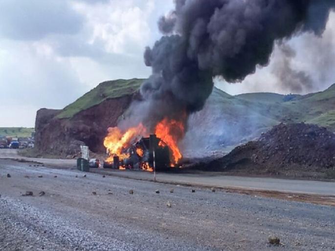Two hours of traffic jam due to a sudden abduction of the chemical truck | रसायनाचा ट्रक अचानक पेटल्याने दोन तास वाहतूक ठप्प, 40 लाखाचे नुकसान