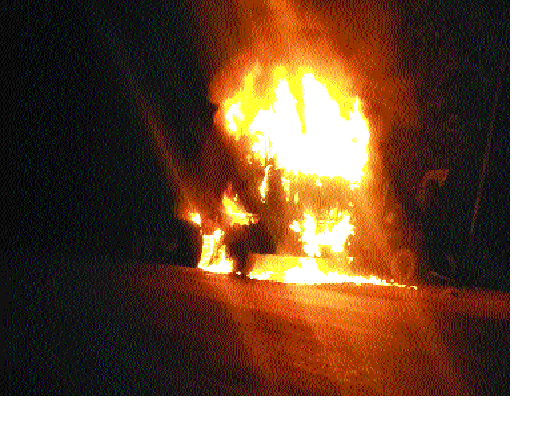 Malharpeth was taken by the tank of slurry on the highway ...: loss of millions | मल्हारपेठला मळीच्या टँकरने महामार्गावरच घेतला पेट...: लाखोंचे नुकसान Malharpeth was taken by the tank of slurry on the highway ...: loss of millions | मल्हारपेठला मळीच्या टँकरने महामार्गावरच घेतला पेट...: लाखोंचे नुकसान