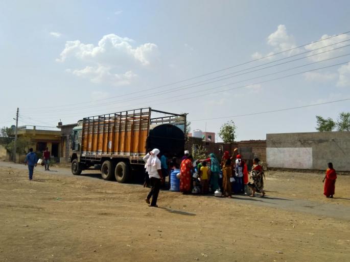 Eventually, Shaharapur tanker started; The pavement stopped |  अखेर शहापुरात टँकर सुरु ;  पायपिट थांबली