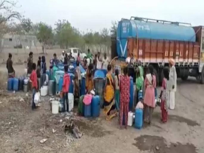 Water supply by tanker to 5 villages in Shindkheda taluka from April | शिंदखेडा तालुक्यात एप्रिलपासून ५ गावांना टँकरने पाणीपुरवठा; सद्या १५गावात विहीर अधिग्रहणाने पाणी पुरवठा सुरू Water supply by tanker to 5 villages in Shindkheda taluka from April | शिंदखेडा तालुक्यात एप्रिलपासून ५ गावांना टँकरने पाणीपुरवठा; सद्या १५गावात विहीर अधिग्रहणाने पाणी पुरवठा सुरू
