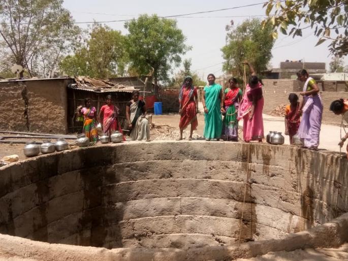 No logbook in tanker; given in oral information to Sarpanch | Sting Operation : लॉगबुकचा पत्ताच नाही; सरपंचाला तोंडी दिली जाते माहिती No logbook in tanker; given in oral information to Sarpanch | Sting Operation : लॉगबुकचा पत्ताच नाही; सरपंचाला तोंडी दिली जाते माहिती