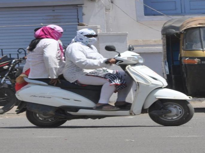 Kolhapur: Kolhapurkar Ghamaghoom, mercury upto 42 degrees: Citizen's hemorrhoids with fatal heat | कोल्हापूर : कडक उन्हाने कोल्हापूरकर घामाघूम, पारा ४२ डिग्रीपर्यंत : जीवघेण्या उष्म्याने नागरिक हैराण Kolhapur: Kolhapurkar Ghamaghoom, mercury upto 42 degrees: Citizen's hemorrhoids with fatal heat | कोल्हापूर : कडक उन्हाने कोल्हापूरकर घामाघूम, पारा ४२ डिग्रीपर्यंत : जीवघेण्या उष्म्याने नागरिक हैराण