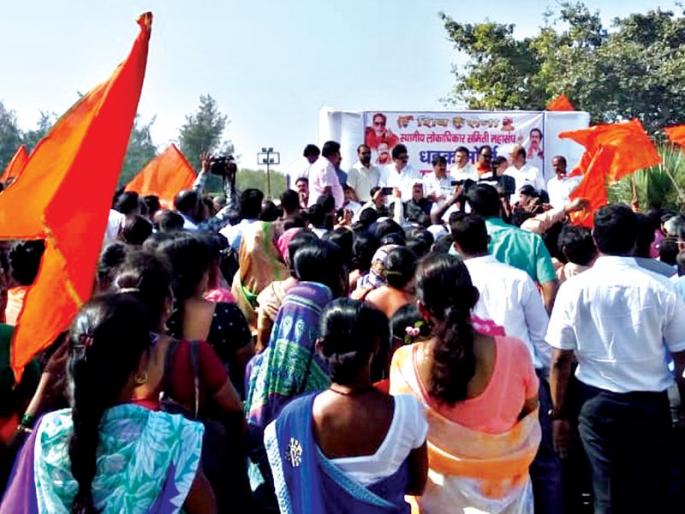 Get the project-affected and land-based children! | प्रकल्पग्रस्त व भूमीपुत्रांना नोकरी द्या; तारापूर अणुऊर्जा प्रकल्पावरुन शिवसेना आक्रमक Get the project-affected and land-based children! | प्रकल्पग्रस्त व भूमीपुत्रांना नोकरी द्या; तारापूर अणुऊर्जा प्रकल्पावरुन शिवसेना आक्रमक