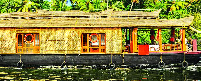 House boat at Dabhol, Bankot soon in Ratnagiri district, Maharashtra Tourism Development Corporation for tourists | रत्नागिरी जिल्ह्यात दाभोळ, बाणकोट येथे लवकरच हाऊस बोट, महाराष्ट्र पर्यटन विकास महामंडळातर्फे पर्यटकांसाठी सेवा House boat at Dabhol, Bankot soon in Ratnagiri district, Maharashtra Tourism Development Corporation for tourists | रत्नागिरी जिल्ह्यात दाभोळ, बाणकोट येथे लवकरच हाऊस बोट, महाराष्ट्र पर्यटन विकास महामंडळातर्फे पर्यटकांसाठी सेवा