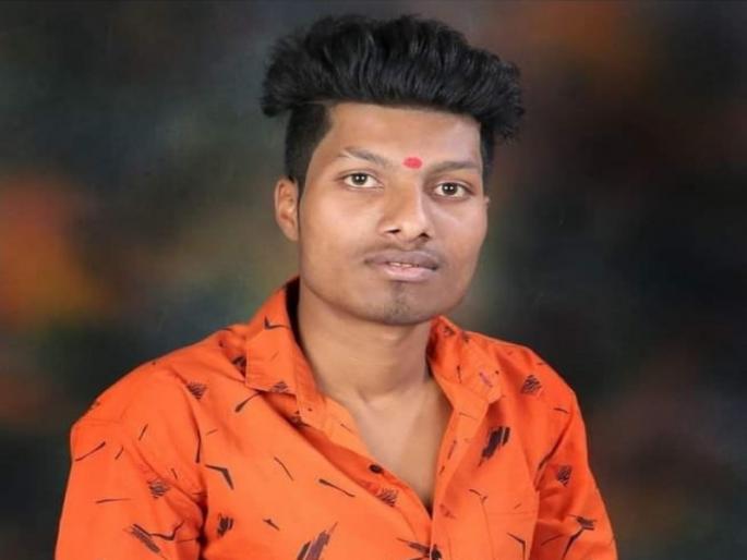 A young man was stabbed to death on Sinhagad road in Pune all day long | Video: पुण्यातील सिंहगड रस्त्यावर भरदिवसा तरुणावर कोयत्याने सपासप वार करून खून A young man was stabbed to death on Sinhagad road in Pune all day long | Video: पुण्यातील सिंहगड रस्त्यावर भरदिवसा तरुणावर कोयत्याने सपासप वार करून खून