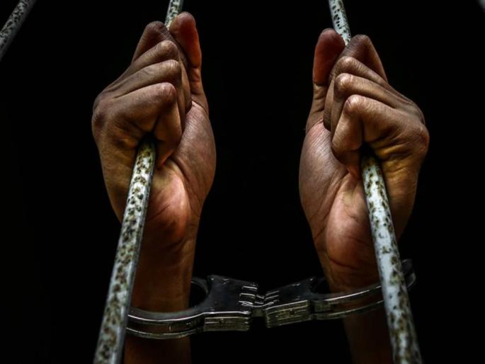 Accused who beat a young man and stole two and a half tola chain, arrested | तरुणाला मारहाण करून अडीच तोळ्याची चेन पळविणारे आरोपी अटकेत Accused who beat a young man and stole two and a half tola chain, arrested | तरुणाला मारहाण करून अडीच तोळ्याची चेन पळविणारे आरोपी अटकेत