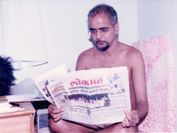 Tarunasagarji Maharaj first presented 'Lokmat | तरुणसागरजी महाराज यांनी दिली सर्वप्रथम ‘लोकमत’ला भेट : जळगावात सांगितला किस्सा Tarunasagarji Maharaj first presented 'Lokmat | तरुणसागरजी महाराज यांनी दिली सर्वप्रथम ‘लोकमत’ला भेट : जळगावात सांगितला किस्सा