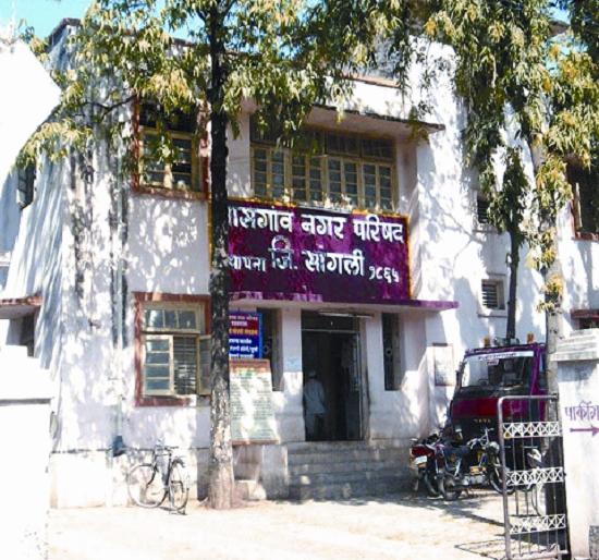 Bandage of special committee; Delegation to the contractor: Extraordinary work hours: Six-month terms and conditions | विशेष समितीची मलमपट्टी; ठेकेदारावर केली उधळपट्टी तासगावात कागदोपत्री कारभार : सहा महिन्यात अटी-शर्ती नाहीत