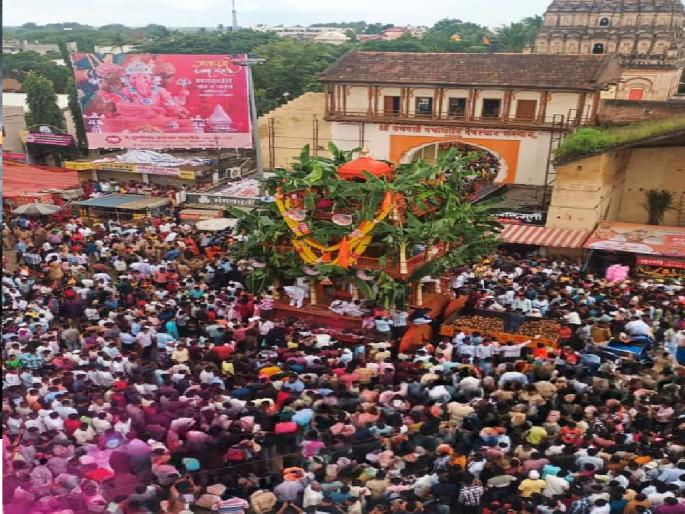 The historic 245th Rathotsav ceremony of Tasgaon was held in the devotion of Janasagar | मोरयाऽ, अथांग जनसागराच्या भक्तिरसात तासगावचा रथोत्सव सोहळा The historic 245th Rathotsav ceremony of Tasgaon was held in the devotion of Janasagar | मोरयाऽ, अथांग जनसागराच्या भक्तिरसात तासगावचा रथोत्सव सोहळा