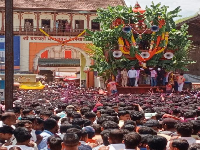 Tasgaon historic Rath Festival begins with enthusiasm | सांगली: तासगावच्या ऐतिहासिक रथोत्सवास उत्साहात प्रारंभ, सनई-चौघडे, मोरयाऽऽ’च्या गजरात भाविक तल्लीन Tasgaon historic Rath Festival begins with enthusiasm | सांगली: तासगावच्या ऐतिहासिक रथोत्सवास उत्साहात प्रारंभ, सनई-चौघडे, मोरयाऽऽ’च्या गजरात भाविक तल्लीन