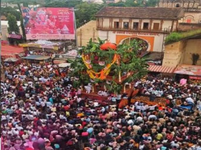 The historic 246th Rathotsav festival of Tasgaon was held in a devotional atmosphere in the presence of lakhs of devotees | Sangli: भक्तीच्या वर्षावात न्हाला तासगावचा ऐतिहासिक रथोत्सव, लाखो भाविकांची उपस्थिती