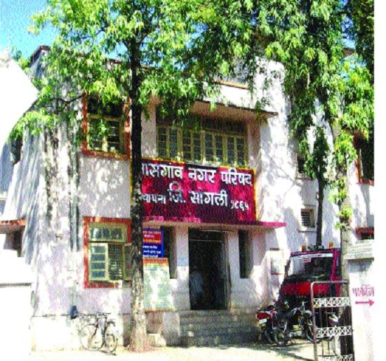 Elephants engage in the contract of power! | तासगावात सत्ताधाऱ्यांचा ठेक्यातच जीव गुंतला !