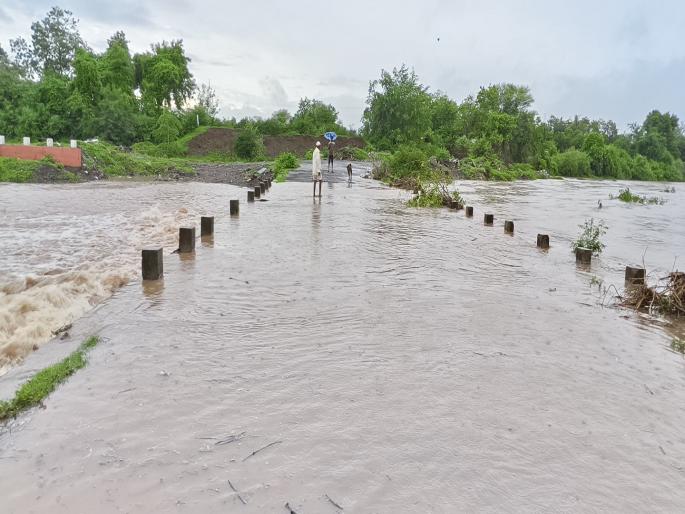 Cloudburst like rain in Tasgaon East area sangli, relief for drought affected farmers | Sangli: तासगाव पूर्व भागात ढगफुटीसदृश पाऊस, दुष्काळग्रस्त शेतकऱ्यांना दिलासा Cloudburst like rain in Tasgaon East area sangli, relief for drought affected farmers | Sangli: तासगाव पूर्व भागात ढगफुटीसदृश पाऊस, दुष्काळग्रस्त शेतकऱ्यांना दिलासा
