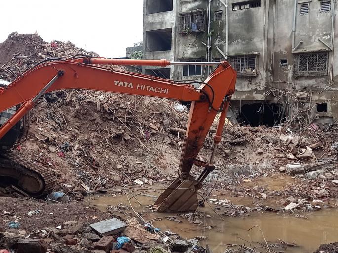 Bhiwandi Jilani building accident; The death toll was 38 and 25 injured | भिवंडी जिलानी इमारत दुर्घटना; मृतांचा आकडा 38 तर 25 जखमी Bhiwandi Jilani building accident; The death toll was 38 and 25 injured | भिवंडी जिलानी इमारत दुर्घटना; मृतांचा आकडा 38 तर 25 जखमी