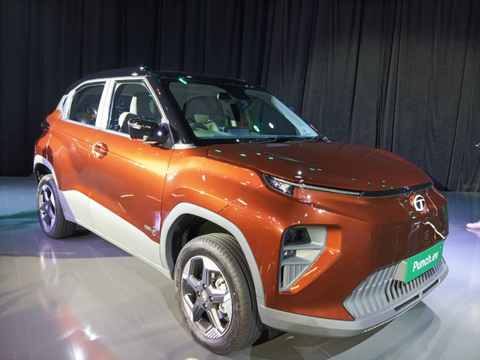 Tata Motors Launches New Punch EV Facelift; Prices Start at ₹6.49 Lakh with Battery-as-a-Service Baas Model | Tata Punch EV Facelift Launched: टाटा पंच ईव्ही फेसलिफ्ट भारतात लॉन्च; एका चार्जवर ४६८ किलोमीटर धावणार, किंमत किती? Tata Motors Launches New Punch EV Facelift; Prices Start at ₹6.49 Lakh with Battery-as-a-Service Baas Model | Tata Punch EV Facelift Launched: टाटा पंच ईव्ही फेसलिफ्ट भारतात लॉन्च; एका चार्जवर ४६८ किलोमीटर धावणार, किंमत किती?