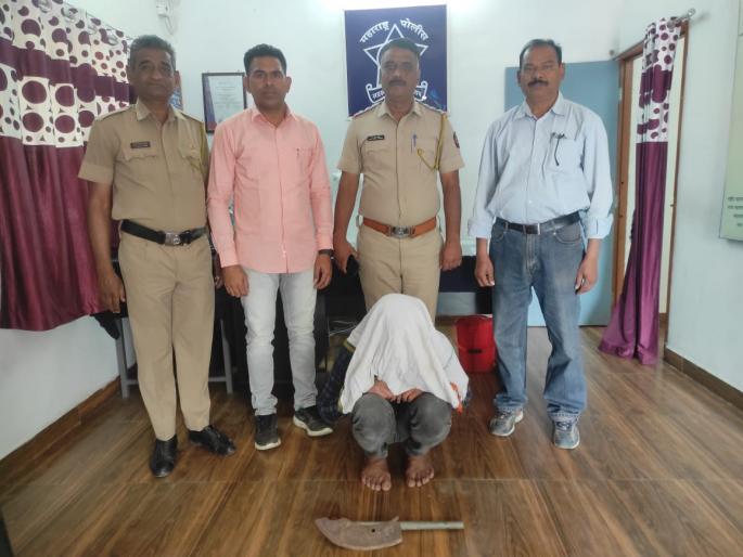 Defendant arrested with weapon | तडीपार असलेल्या आरोपीस शस्त्रासह अटक Defendant arrested with weapon | तडीपार असलेल्या आरोपीस शस्त्रासह अटक