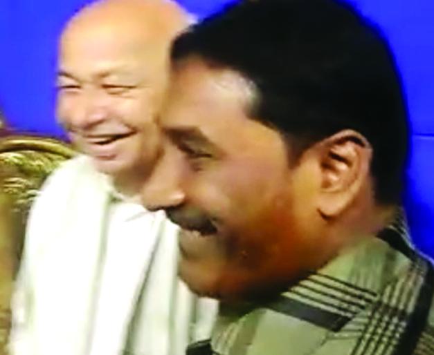 Solapur Politics; Take Sheikh to Congress: Ashok Chavan; Shinde met, but I am in MIM: Taufibhai | Solapur Politics; कोठे, शेख यांना काँग्रेसमध्ये घ्या : अशोक चव्हाण; शिंदे भेटले मात्र मी एमआयएममध्येच : तौफिकभाई Solapur Politics; Take Sheikh to Congress: Ashok Chavan; Shinde met, but I am in MIM: Taufibhai | Solapur Politics; कोठे, शेख यांना काँग्रेसमध्ये घ्या : अशोक चव्हाण; शिंदे भेटले मात्र मी एमआयएममध्येच : तौफिकभाई