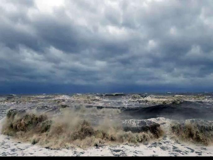 Tauktae Cyclone will take the form of thunderstorm; Warning to the coast of Maharashtra | Tauktae Cyclone: तौक्ते चक्रीवादळ रौद्र रूप घेणार; महाराष्ट्राच्या किनारपट्टीला सतर्कतेचा इशारा