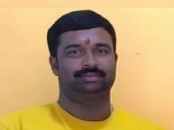 one person was killed and the driver injured in an accident where a car hit a divider near Tawde Hotel In Kolhapur | कार दुभाजकाला धडकून एक ठार, एक जखमी; मित्रांना सोडायला कोल्हापुरात येताना झाला अपघात one person was killed and the driver injured in an accident where a car hit a divider near Tawde Hotel In Kolhapur | कार दुभाजकाला धडकून एक ठार, एक जखमी; मित्रांना सोडायला कोल्हापुरात येताना झाला अपघात