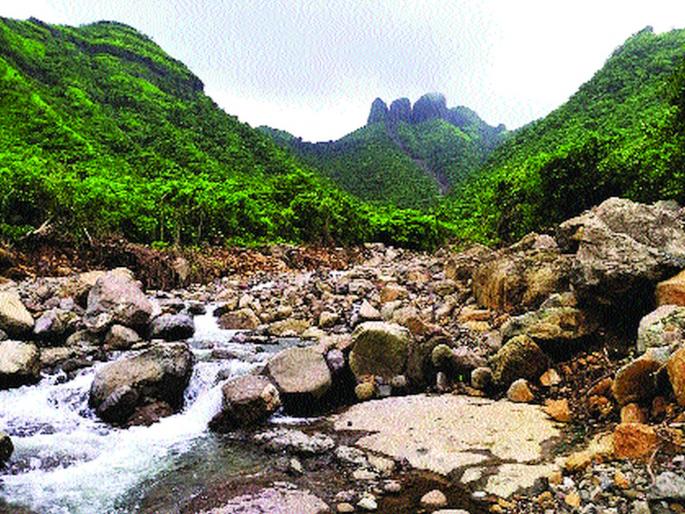 Ambernath's Tavali mountain is consuming ..! | अंबरनाथचा तावली डोंगर खचतोय..!
